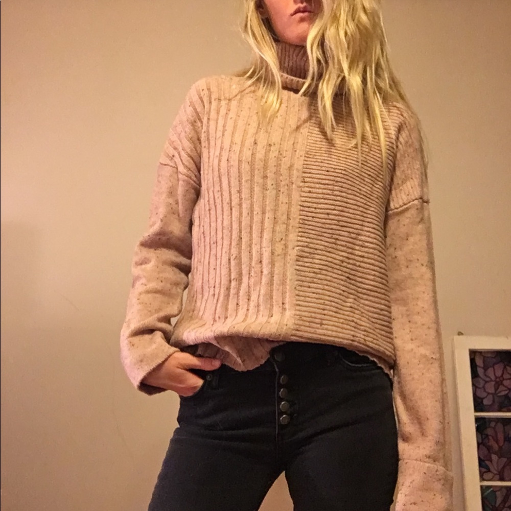 I don’t do winter— bright turtle neck NWT wool